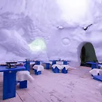 Village Igloo 酒店 *