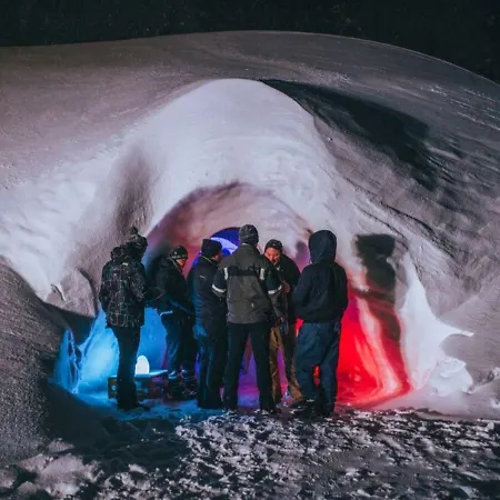 Village Igloo 酒店 *