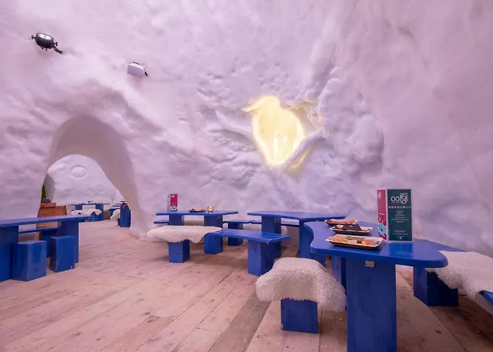Village Igloo Szálloda