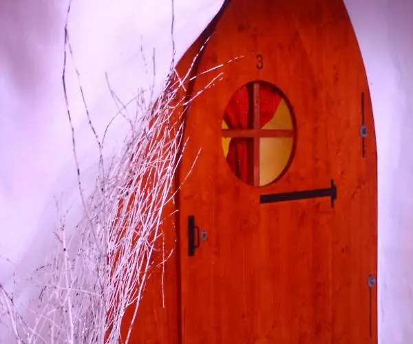 Village Igloo Szálloda *